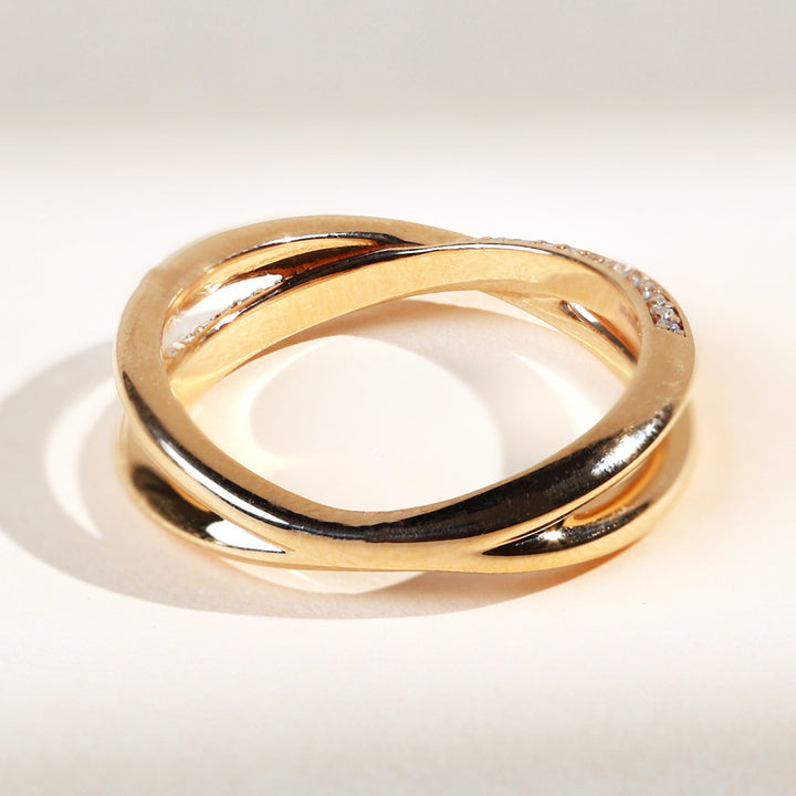 Angled view of the GemScope Promise Ring highlighting the crossover gold design.