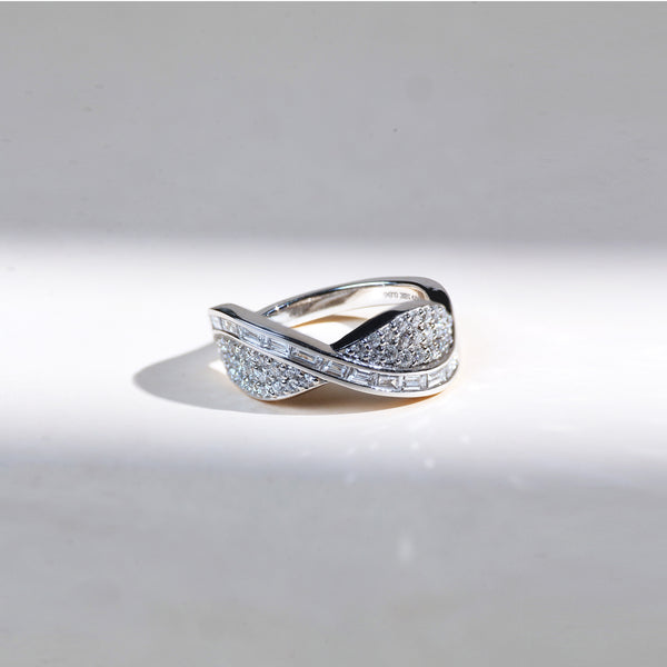 Waveset 0.3 Ct Dainty Ring