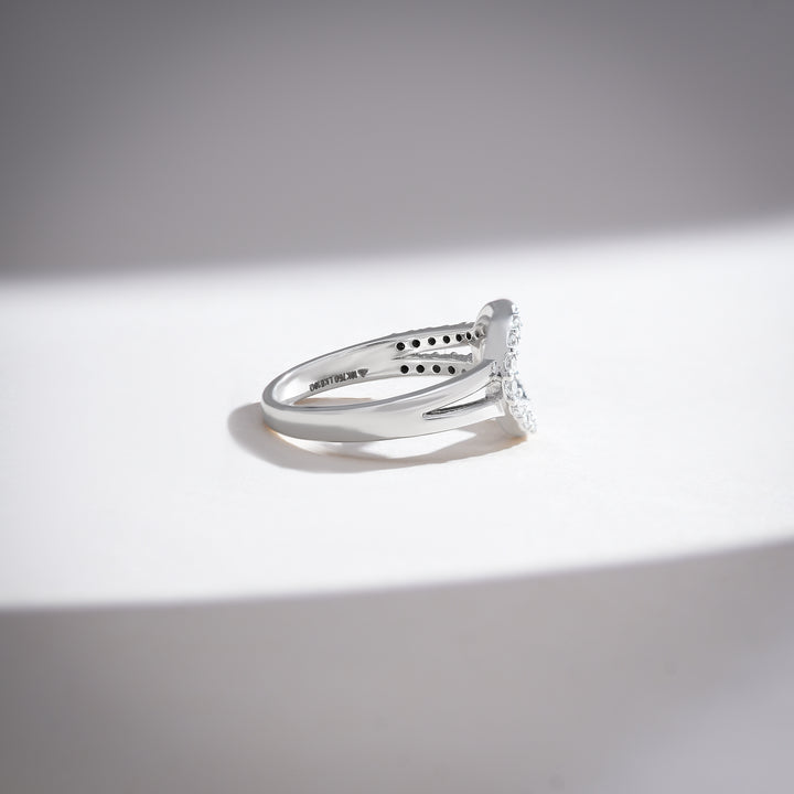 Side profile of a white gold ring featuring alternating rows of black and white pavé diamonds on a split shank.