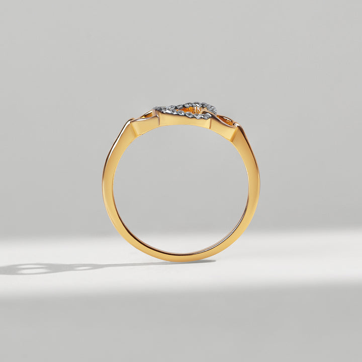 Profile view of connected circles diamond ring in gold.