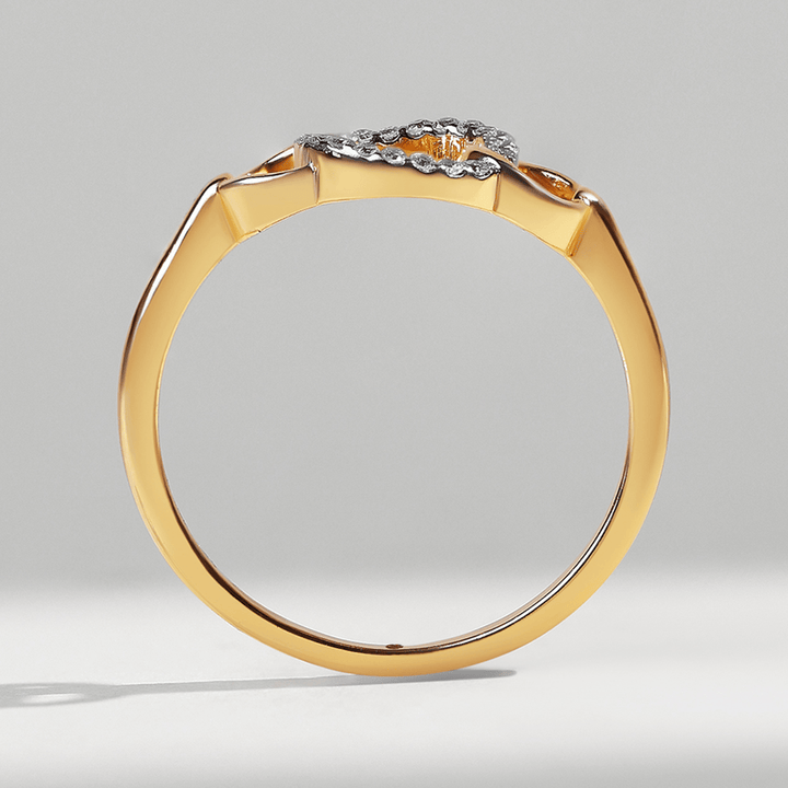 Profile view of connected circles diamond ring in gold.