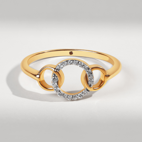 Side profile of gold connected circles diamond ring.