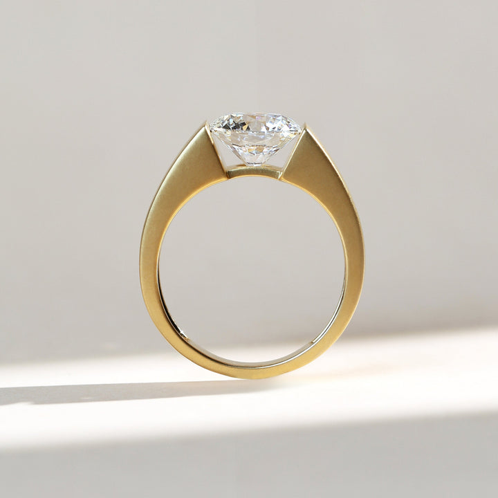 Dominus 1 Ct Men’s Solitaire Ring, side profile highlighting thick gold shank and diamond height