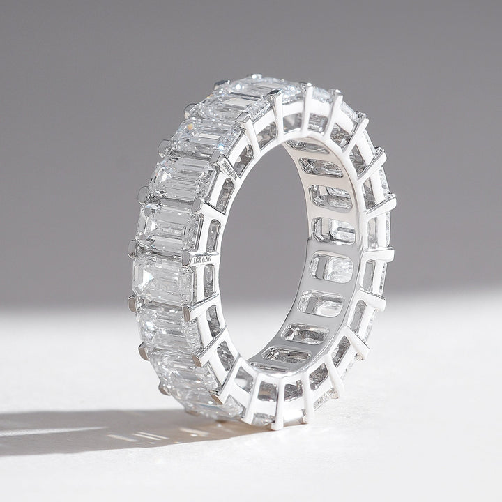 Side profile capturing the depth and structure of the full circle diamond setting