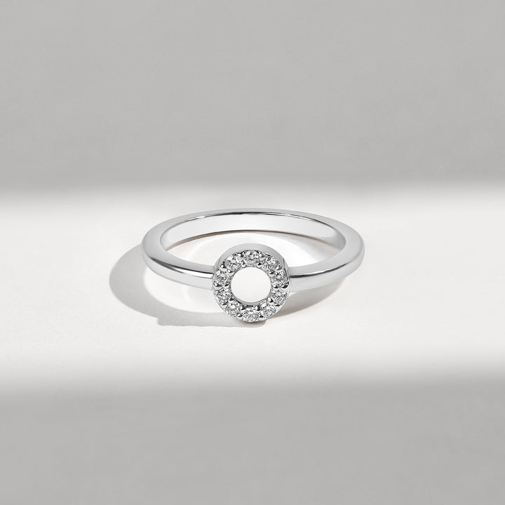 Flat lay of 0.1 Ct Little Halo Ring highlighting circular diamond halo design