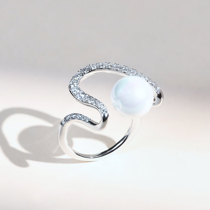 Mystic Pearl white gold ring with wave-set diamonds and central pearl