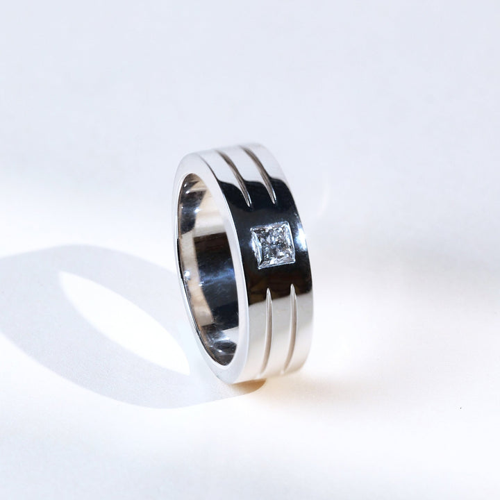 Side view of Prince men’s solitaire ring in white gold featuring a 0.5 Ct square diamond.
