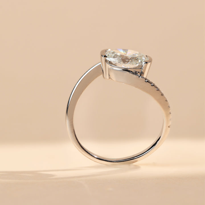 Side profile of Spherico solitaire ring with 1 Ct oval diamond