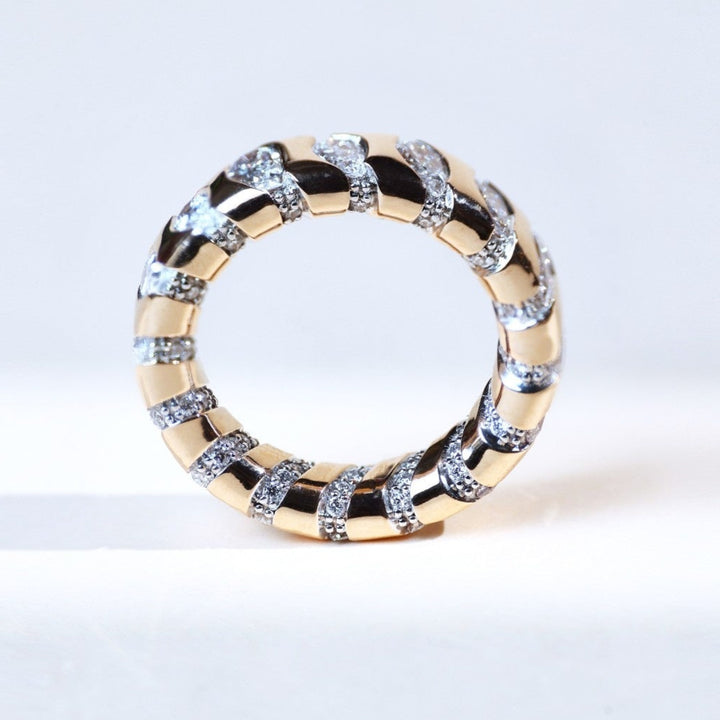 Side profile of 3 ct Striping Beauty pavé diamond band in yellow gold
