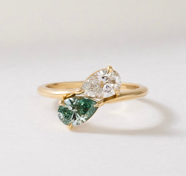 Overlapping Toi et Moi Diamond Ring (1 ct Diamond + 1 ct Emerald)